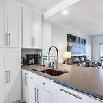 Pinnacle Port Penthouse 10