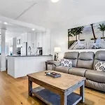 Pinnacle Port Penthouse 10