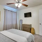 Bright Lynn Haven Home With Screened Porch And Yard!