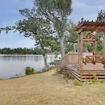 Lakefront Panama City Studio With Hot Tub Access