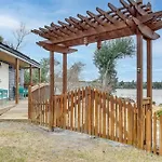 Lakefront Panama City Studio With Hot Tub Access