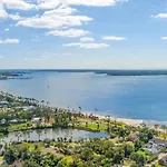 Down By The Bay W Hot Tub, 2 Blocks 2 Beaches, Game Room, Reading Nook, Dog-Friendly, Historic Charm