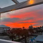 3 Bedroom Catalina Townhome With Rooftop Deck Great Oceanviews, Steps To Beach