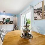Charming 3Br Home With Free Parking & Game Room