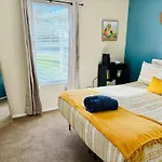 Two Spaces In One Main House And Guest House 25 Min To Pcb