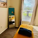 Two Spaces In One Main House And Guest House 25 Min To Pcb