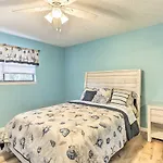 Inviting Townhome 6 Mi To Panama City Beach!
