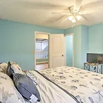 Inviting Townhome 6 Mi To Panama City Beach!