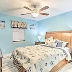 Inviting Townhome 6 Mi To Panama City Beach!