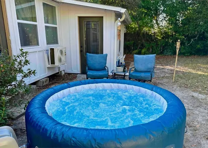 Down By The Bay W Hot Tub, 2 Blocks 2 Beaches, Game Room, Reading Nook, Dog-Friendly, Historic Charm