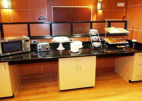 Comfort Near Tyndall Afb Hotel 3*