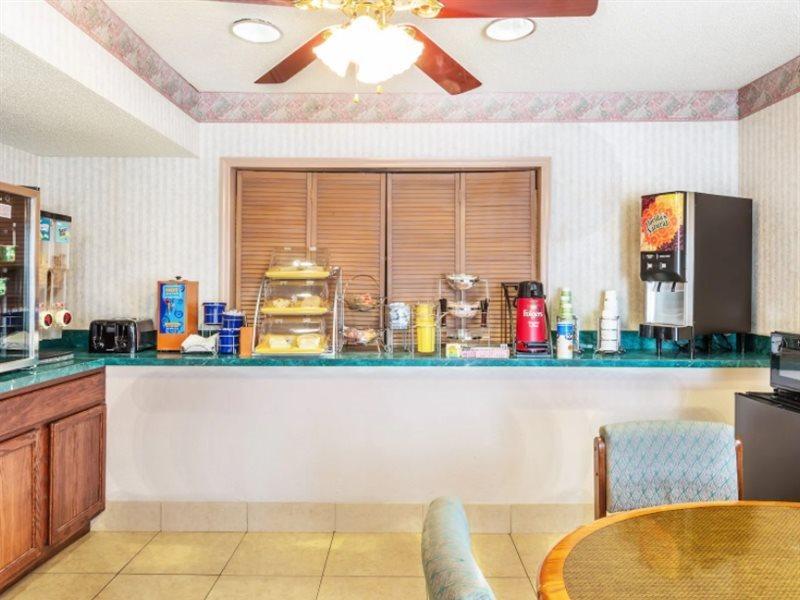 Days By Wyndham City/callaway Motel