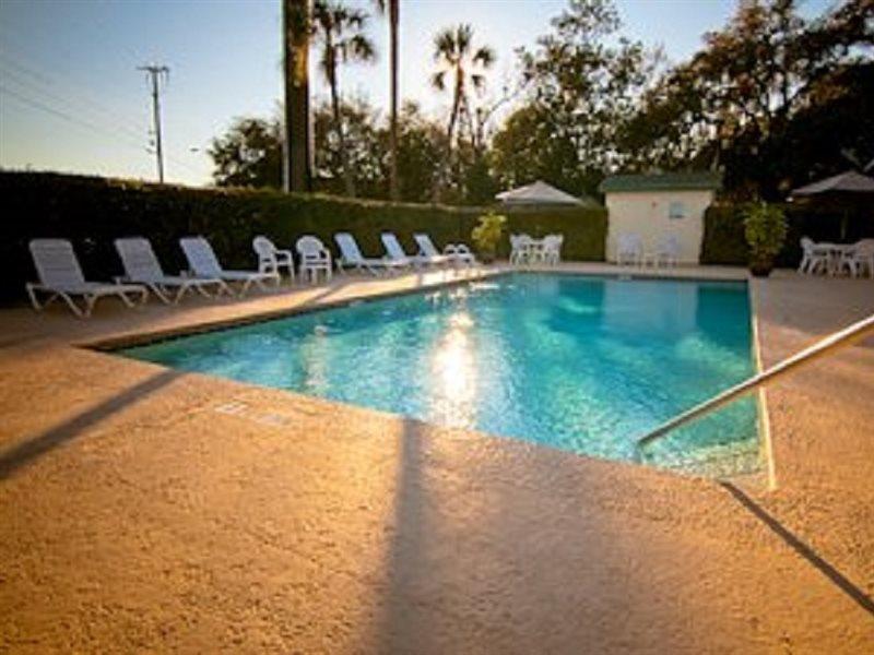 Super 8 By Wyndham Hotel 2*