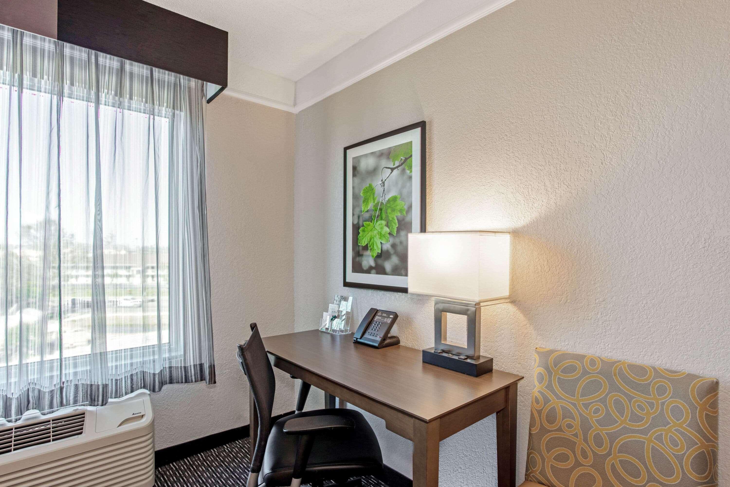 La Quinta & By Wyndham Hotel