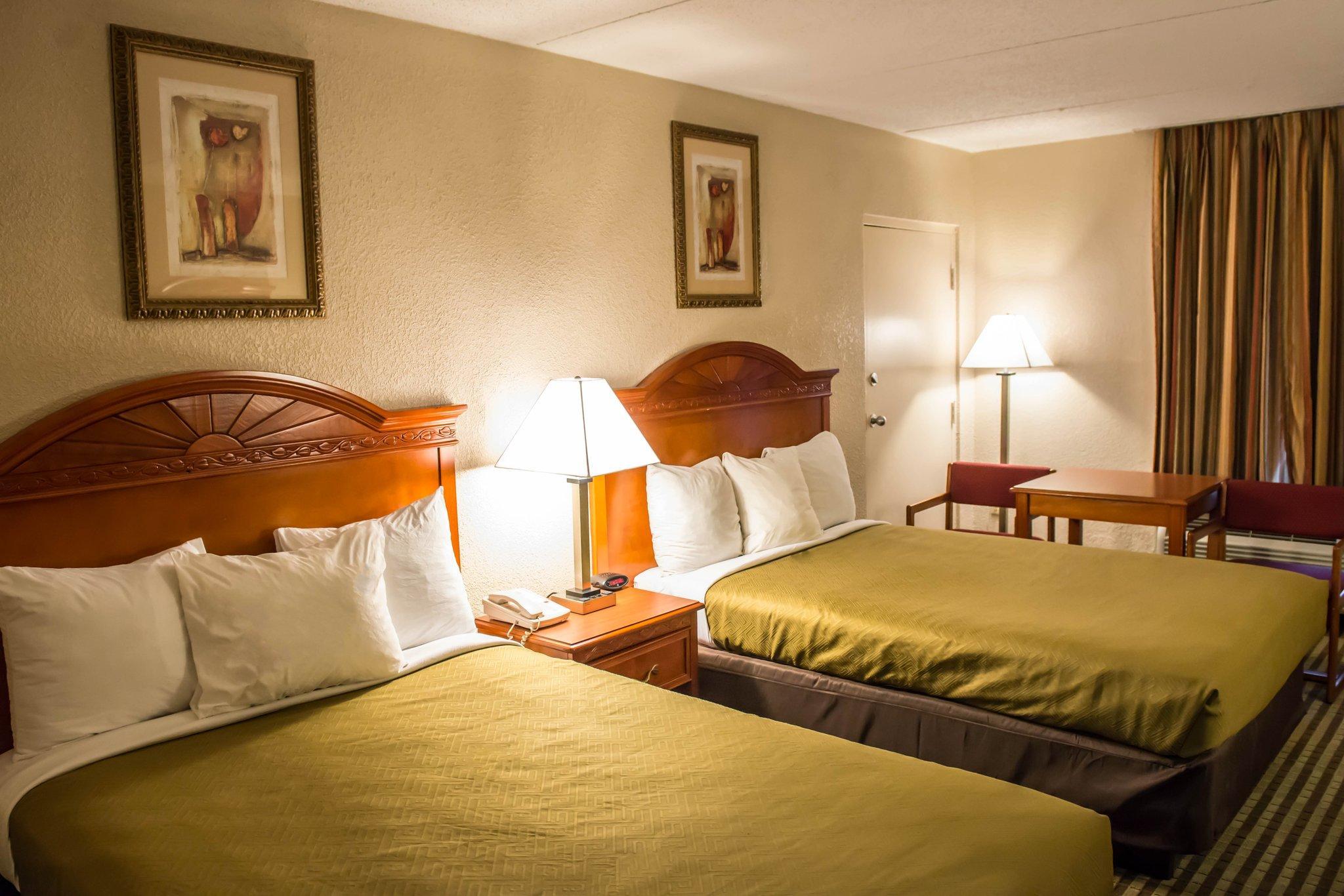 Econo Lodge *
