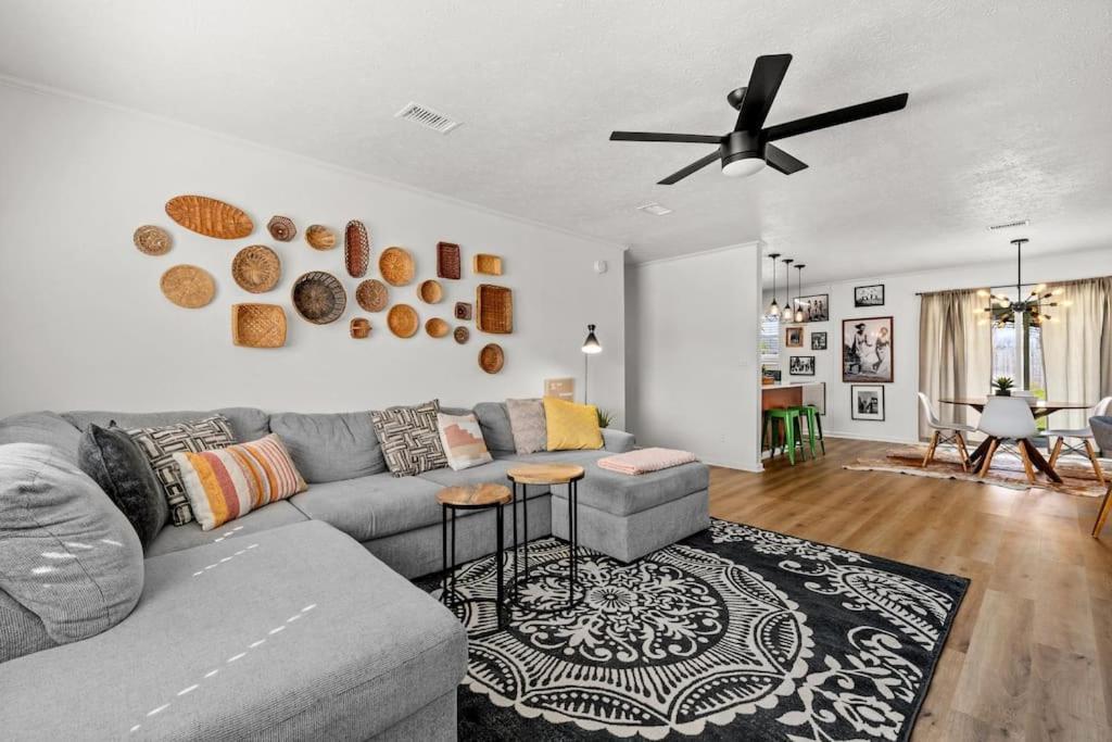 Stylish 3br 2ba House Minutes From Pcb - Book Now