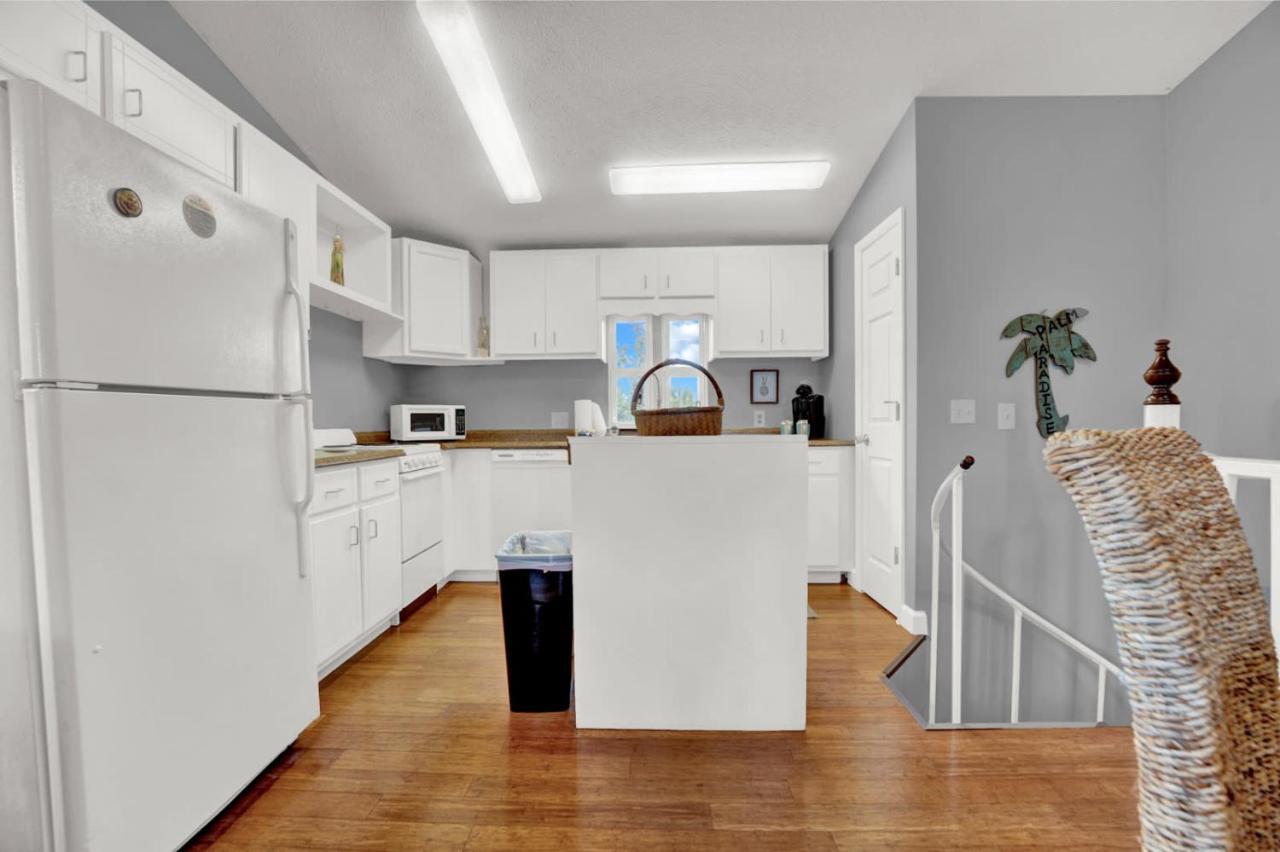 Adorable 1 Bdr With Full Kitchen Deck Washer Dryer Holiday home *