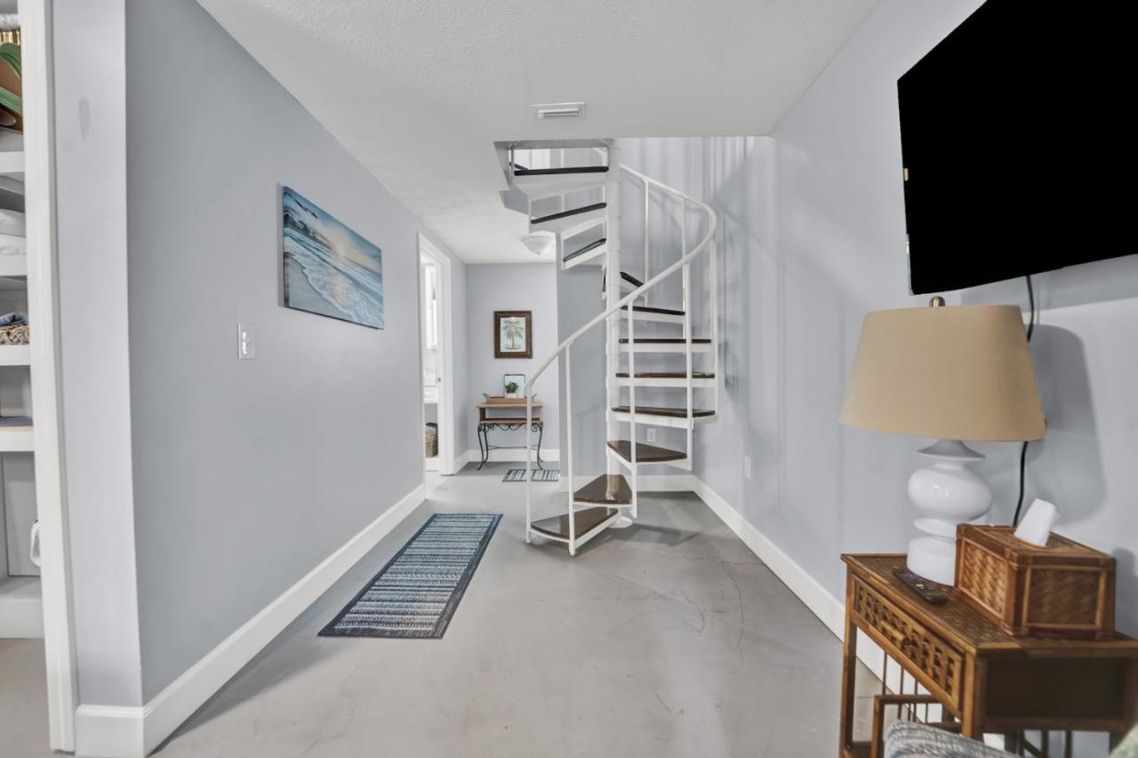 Adorable 1 Bdr With Full Kitchen Deck Washer Dryer *