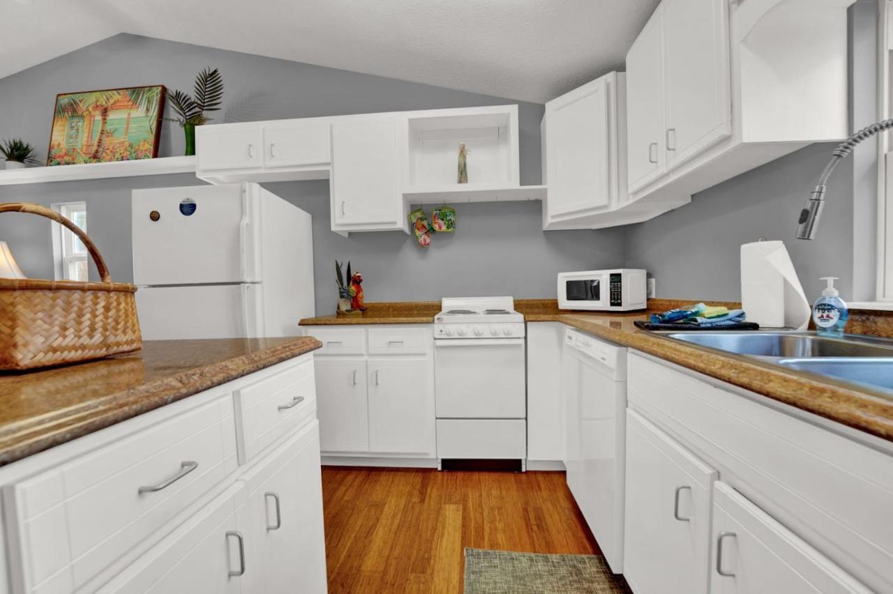 Adorable 1 Bdr With Full Kitchen Deck Washer Dryer *