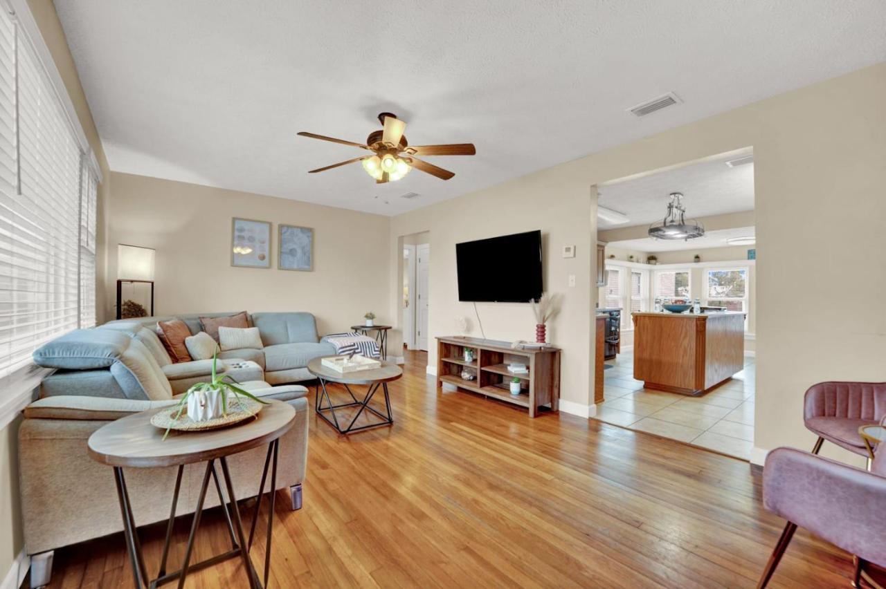 Holiday home Luxury Bathroom With Game 25 Mins To Pcb Panama City