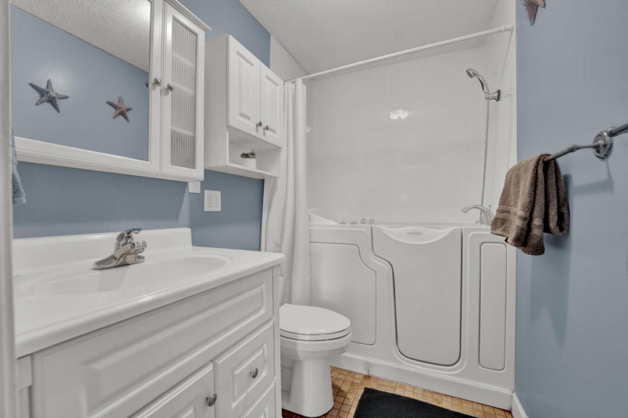 Holiday home Luxury Bathroom With Game 25 Mins To Pcb Panama City