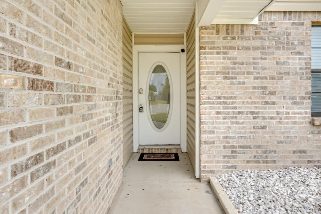 Bright Lynn Haven With Screened Porch And Yard! Holiday home Panama City