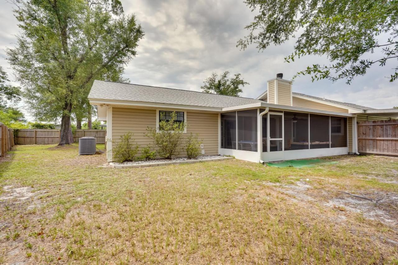 Bright Lynn Haven With Screened Porch And Yard! Holiday home *
