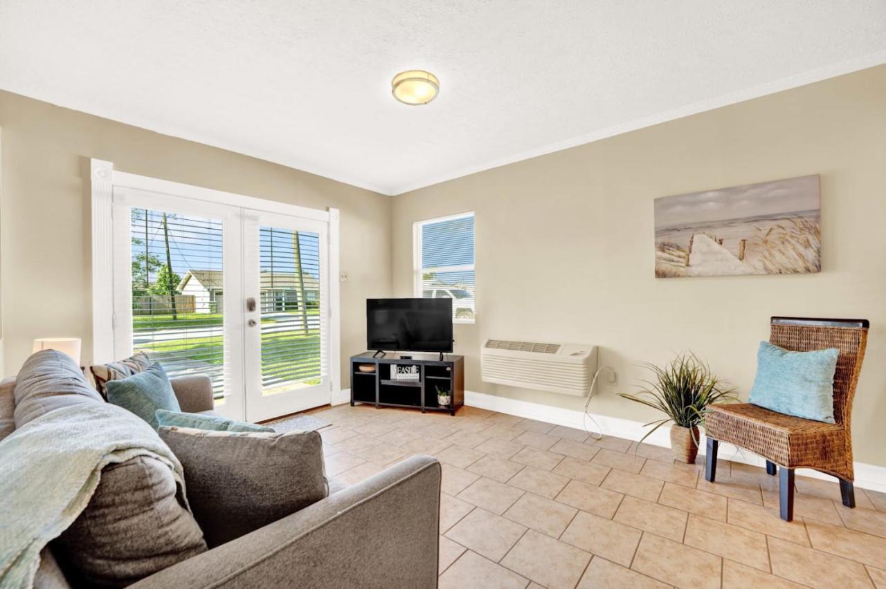 Two Spaces In One Main House And 25 Min To Pcb Holiday home *