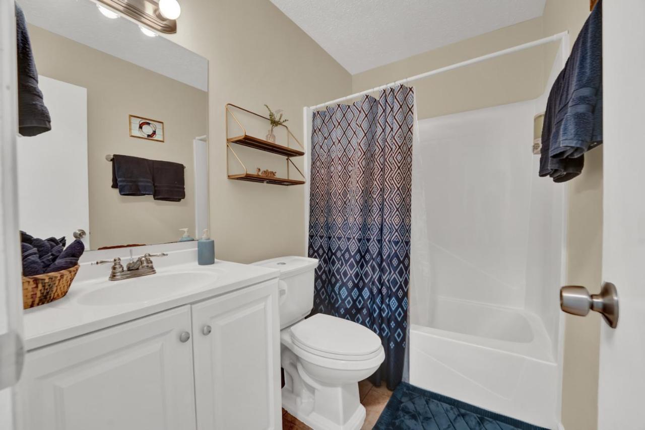 Two Spaces In One Main House And 25 Min To Pcb