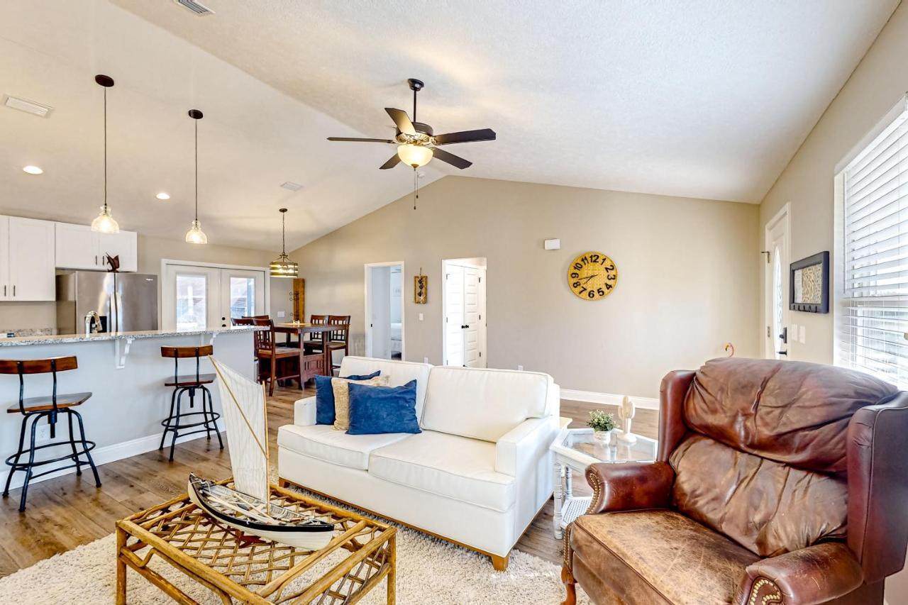 Holiday home Ocean's Shimmer Sanctuary