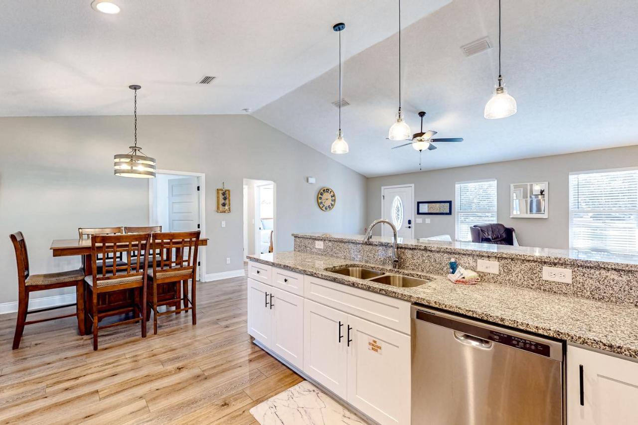 Ocean's Shimmer Sanctuary Holiday home *