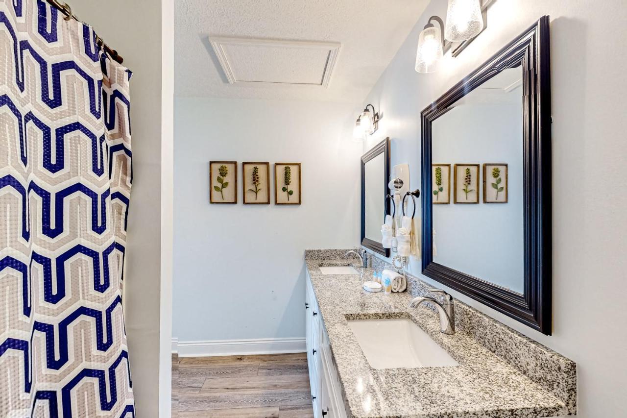 Holiday home Ocean's Shimmer Sanctuary