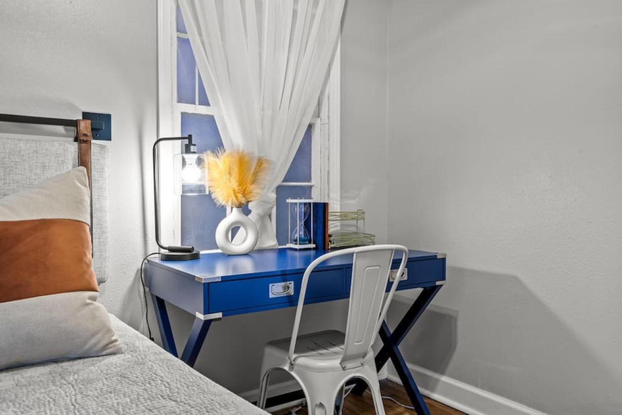 Down By The Bay W Hot Tub, 2 Blocks 2 Beaches, Game Room, Reading Nook, Dog-friendly, Historic Charm Panama City