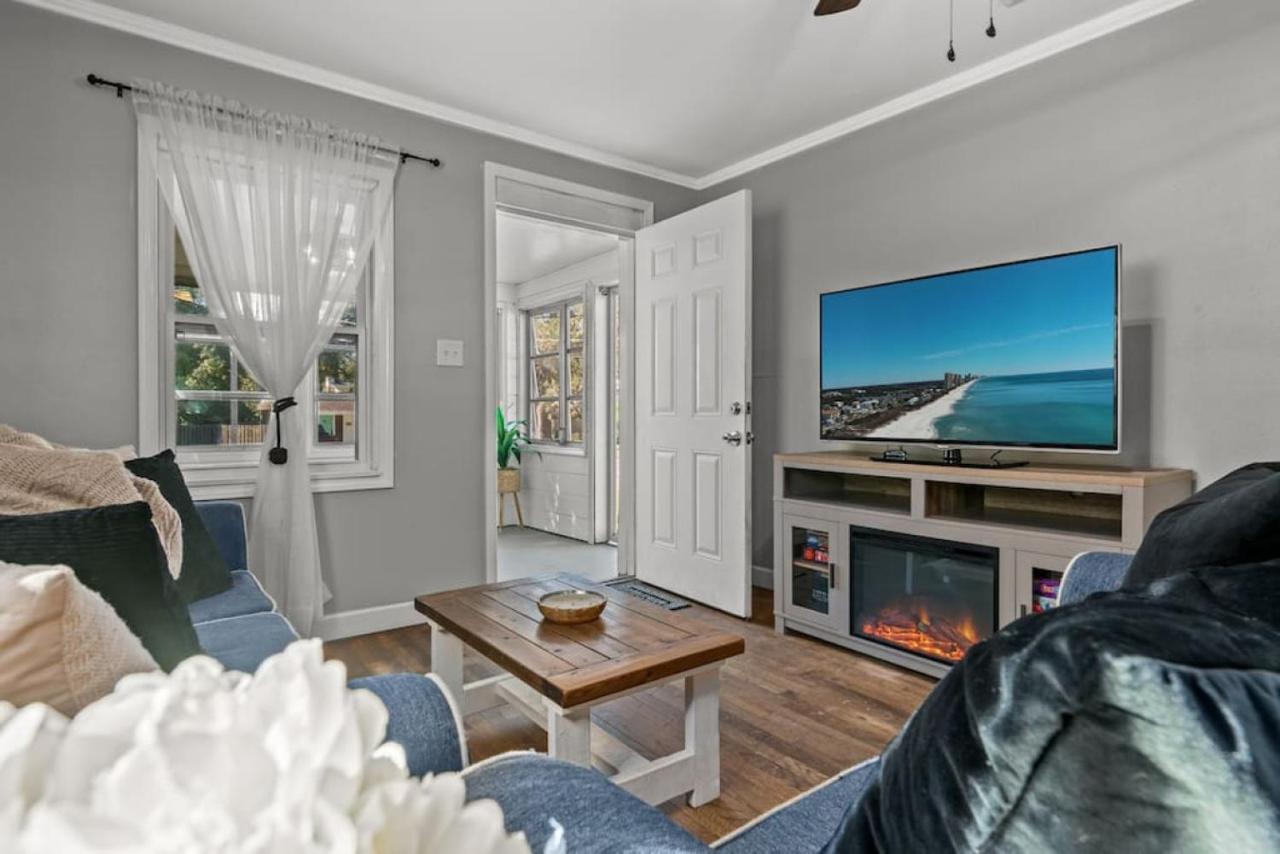 Down By The Bay W Hot Tub, 2 Blocks 2 Beaches, Game Room, Reading Nook, Dog-friendly, Historic Charm