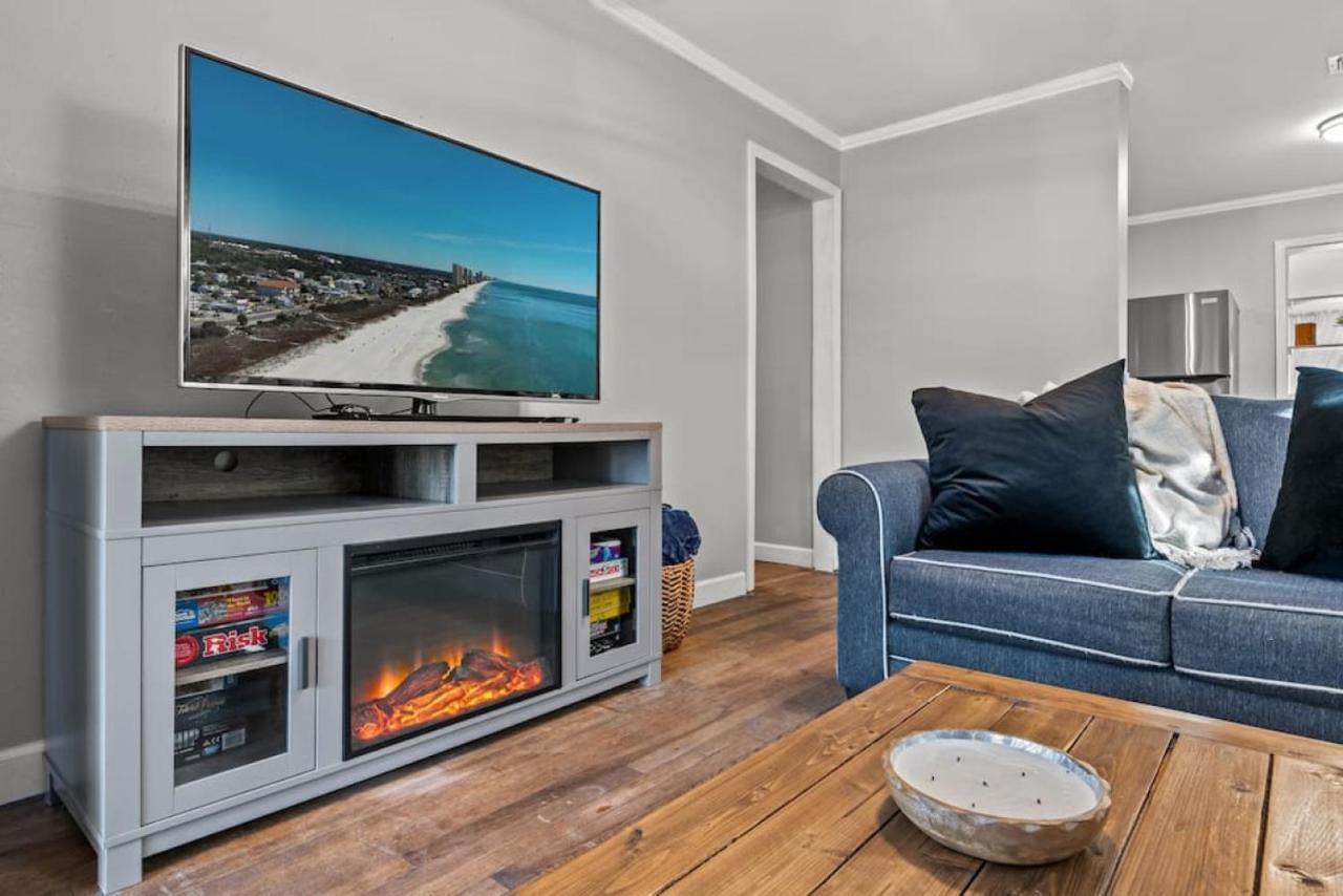 Holiday home Down By The Bay W Hot Tub, 2 Blocks 2 Beaches, Game Room, Reading Nook, Dog-friendly, Historic Charm *