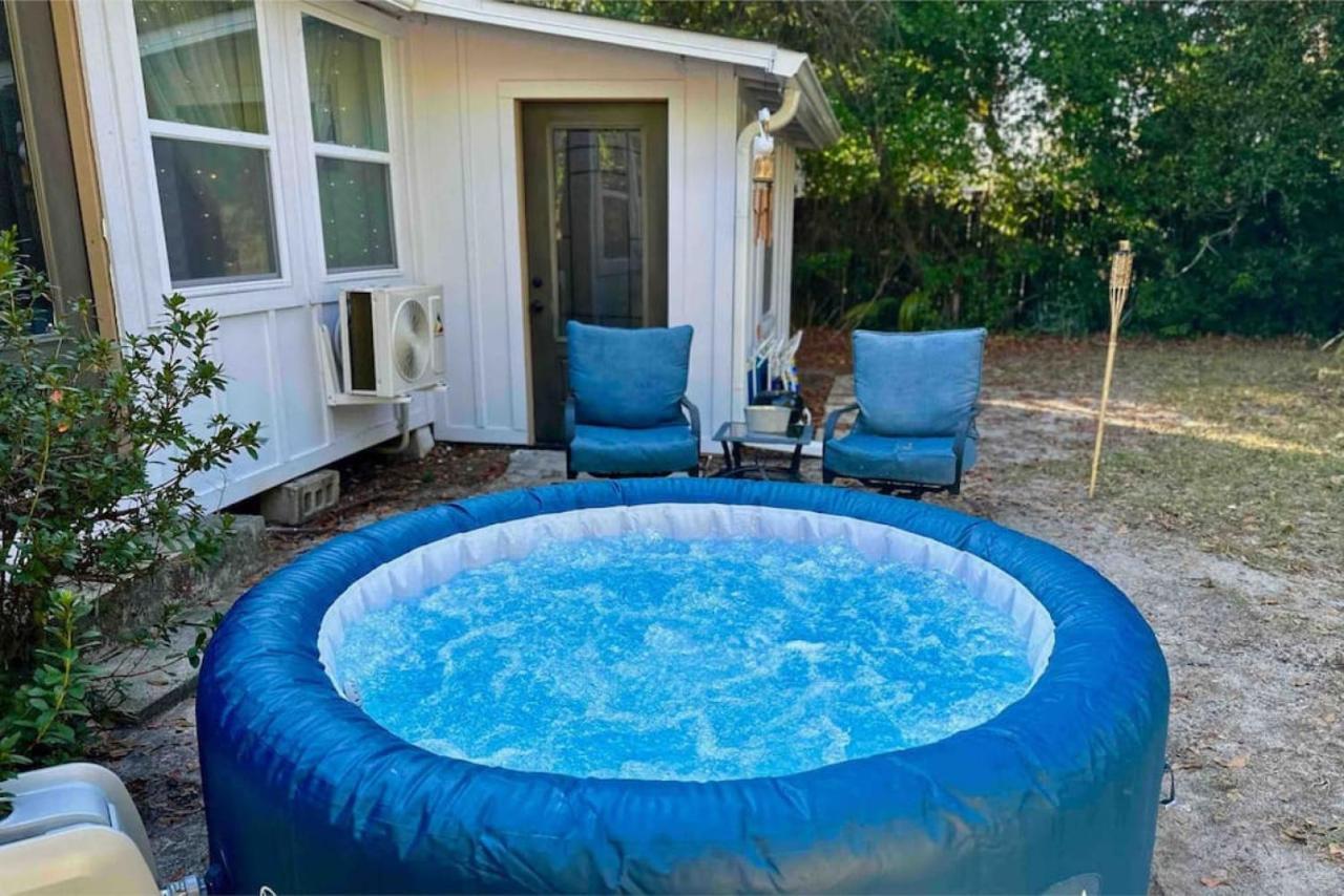 Down By The Bay W Hot Tub, 2 Blocks 2 Beaches, Game Room, Reading Nook, Dog-friendly, Historic Charm Holiday home *