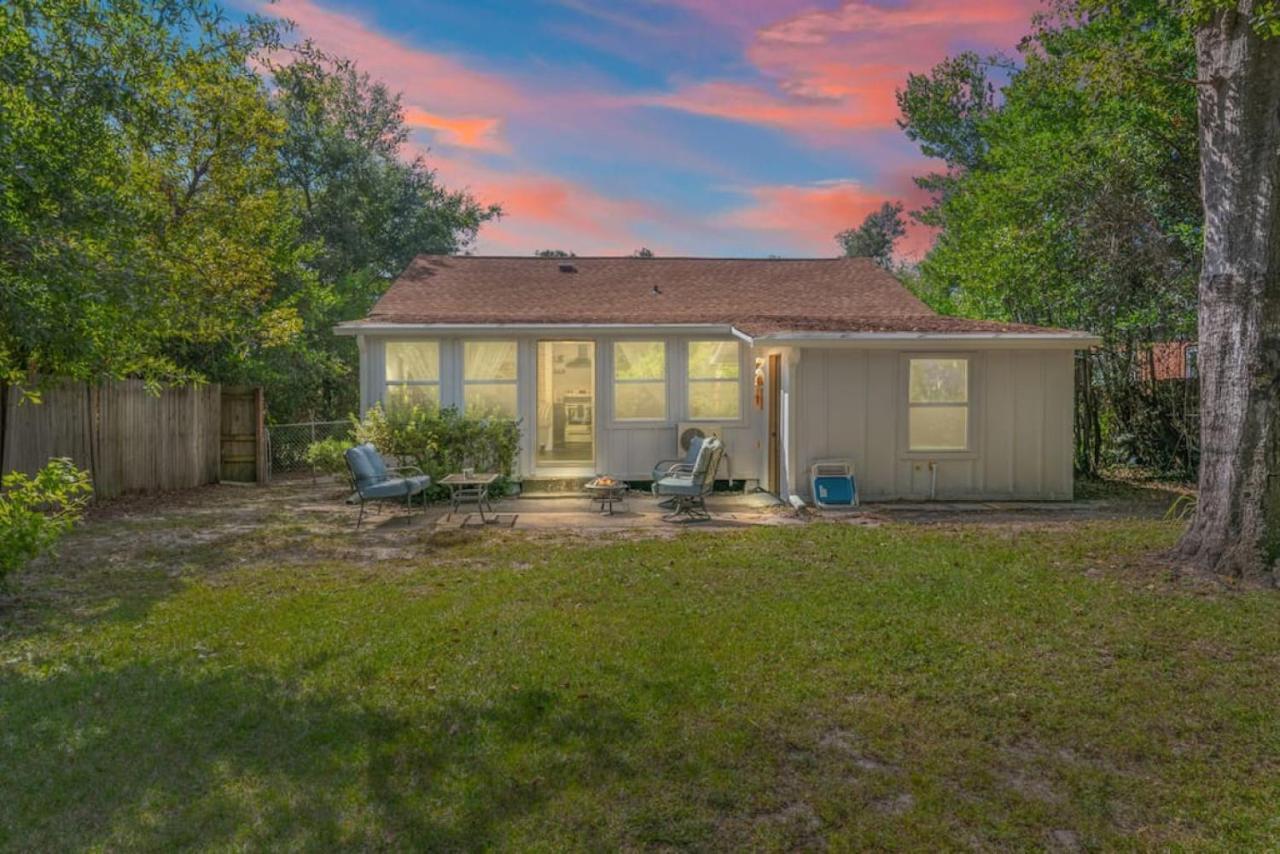 Holiday home Down By The Bay W Hot Tub, 2 Blocks 2 Beaches, Game Room, Reading Nook, Dog-friendly, Historic Charm