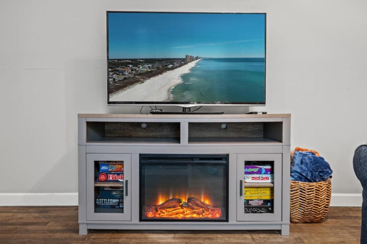 Holiday home Down By The Bay W Hot Tub, 2 Blocks 2 Beaches, Game Room, Reading Nook, Dog-friendly, Historic Charm *