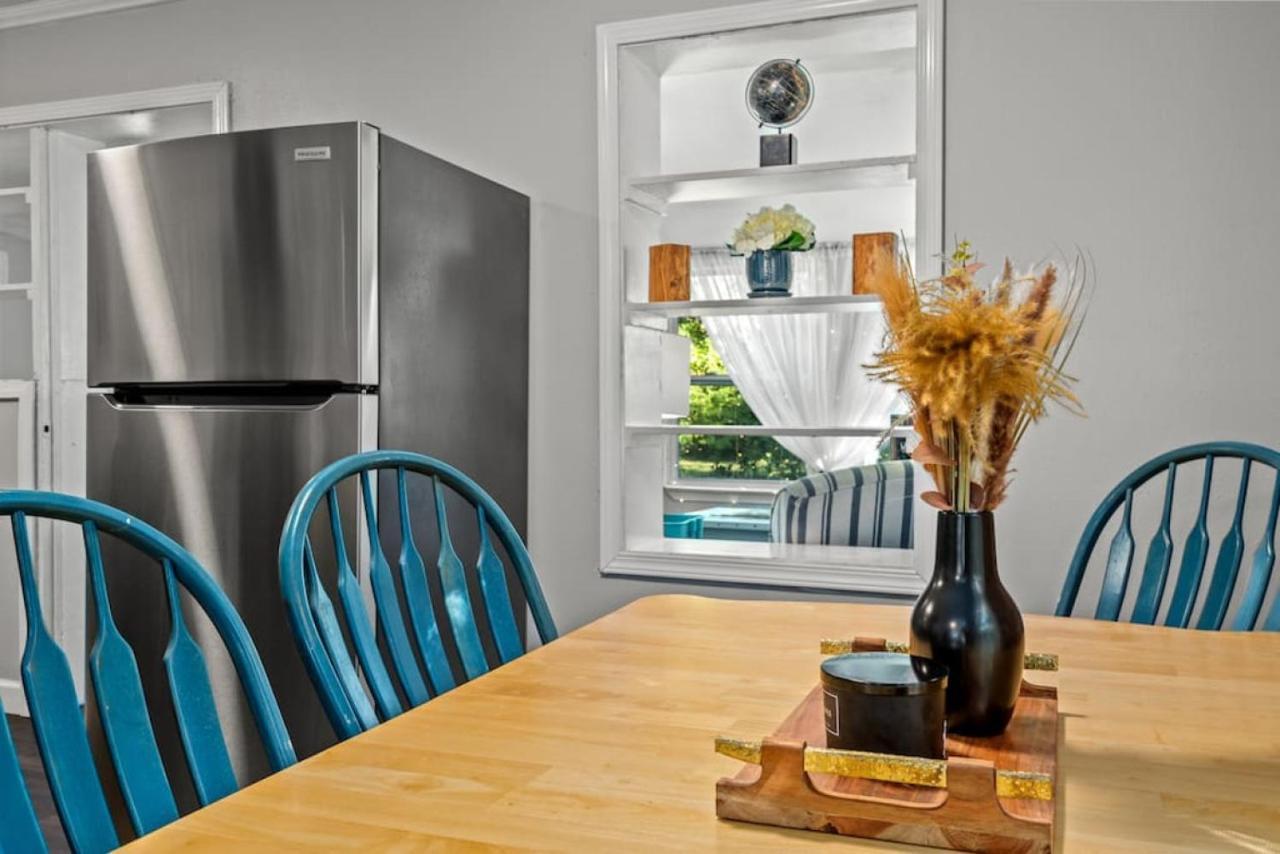 Down By The Bay W Hot Tub, 2 Blocks 2 Beaches, Game Room, Reading Nook, Dog-friendly, Historic Charm * Panama City