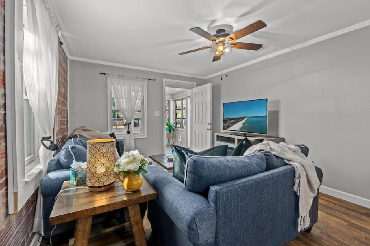 Holiday home Down By The Bay W Hot Tub, 2 Blocks 2 Beaches, Game Room, Reading Nook, Dog-friendly, Historic Charm *