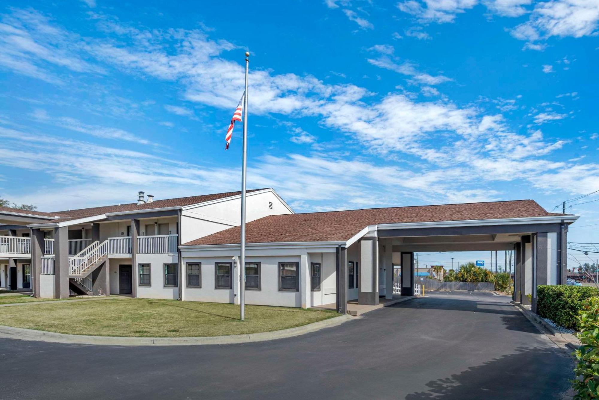 Hotel Quality & Conference Center