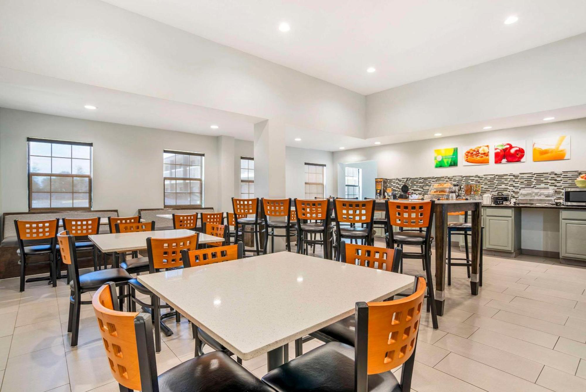 Hotel Quality & Conference Center