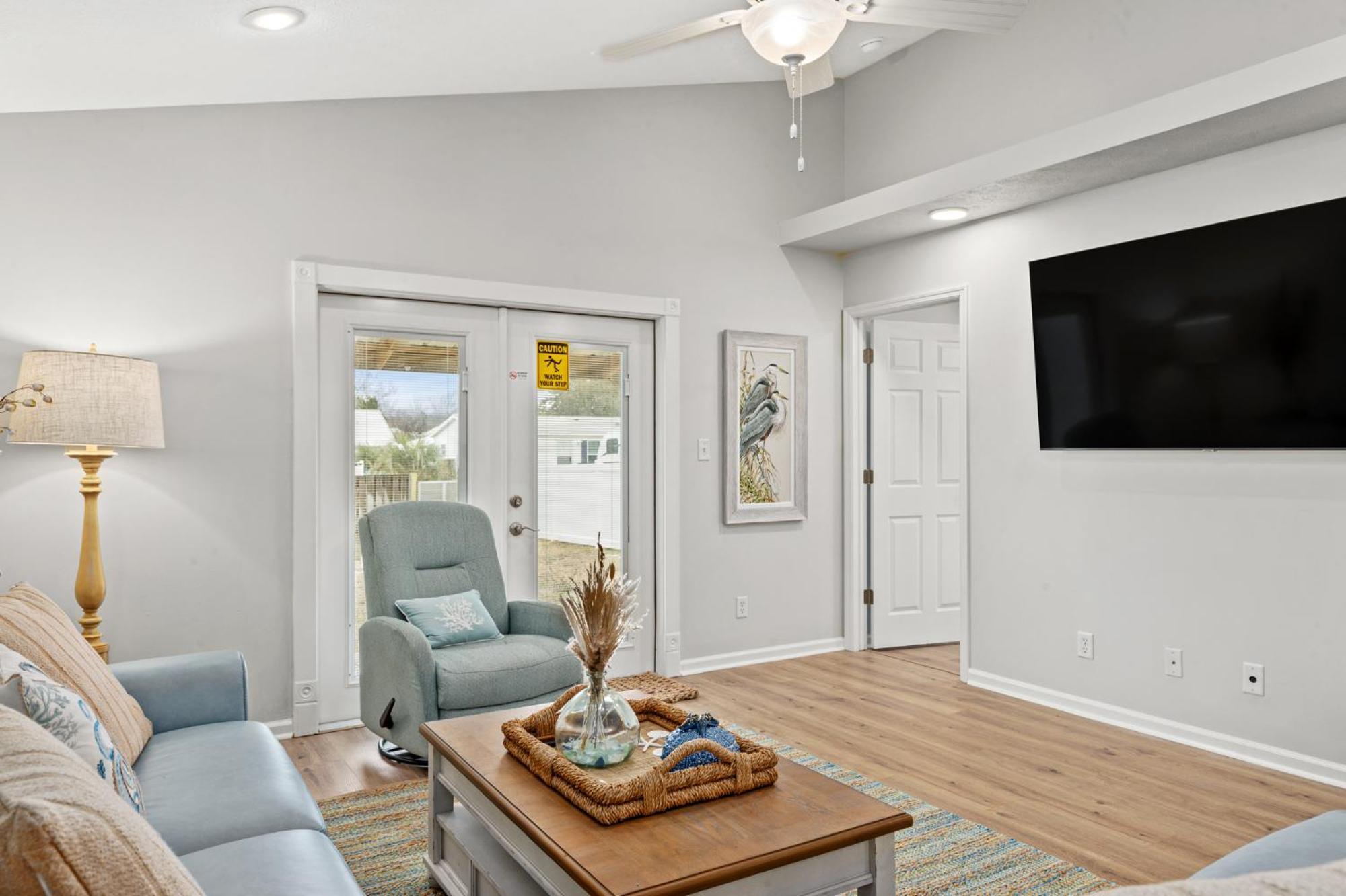 Holiday home Sunshine House! 3br 2ba Sleeps 9! Your Perfect Retreat For Comfort And Style