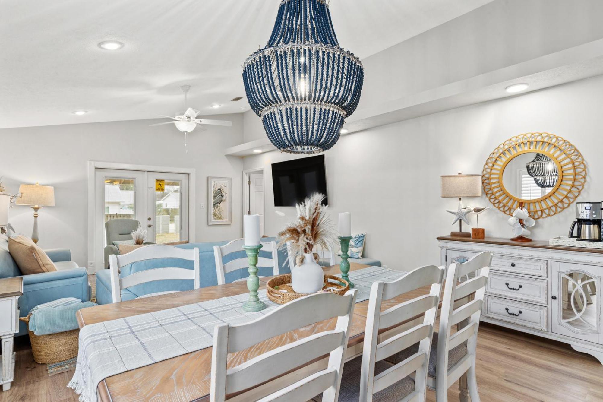 Holiday home Sunshine House! 3br 2ba Sleeps 9! Your Perfect Retreat For Comfort And Style