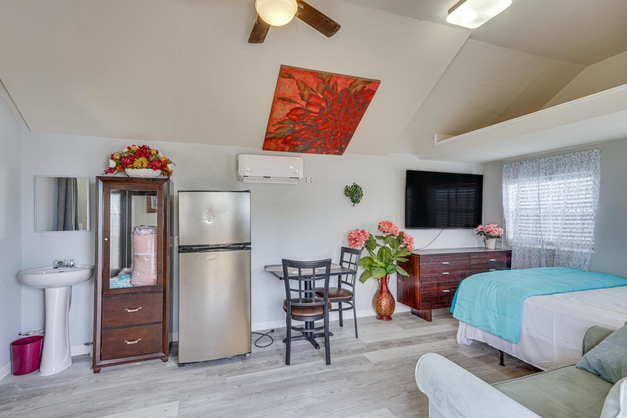 Lakefront With Hot Tub Access Apartment *