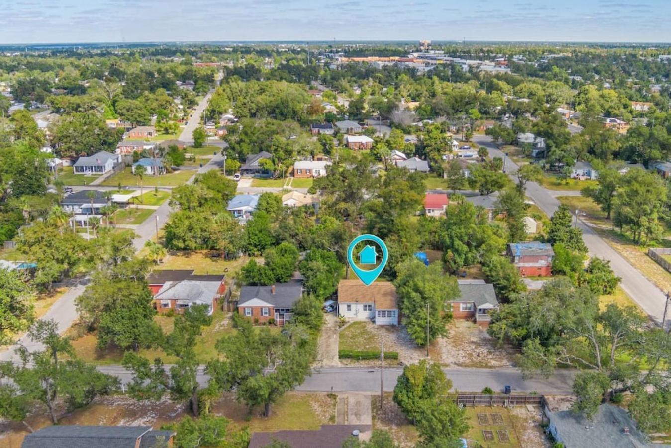 Down By The Bay W Hot Tub, 2 Blocks 2 Beaches, Game Room, Reading Nook, Dog-friendly, Historic Charm Holiday home *