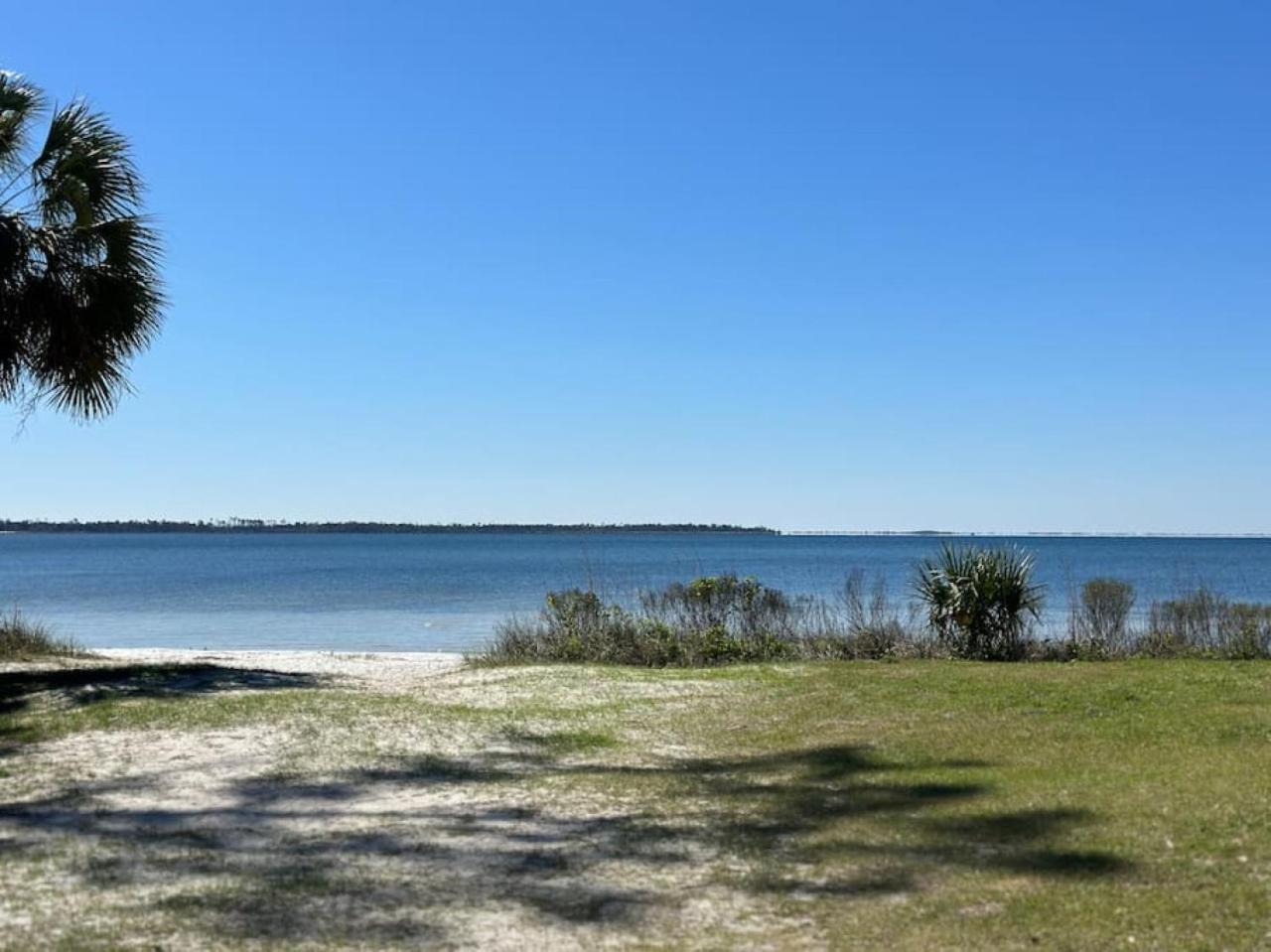 Holiday home Down By The Bay W Hot Tub, 2 Blocks 2 Beaches, Game Room, Reading Nook, Dog-friendly, Historic Charm Panama City