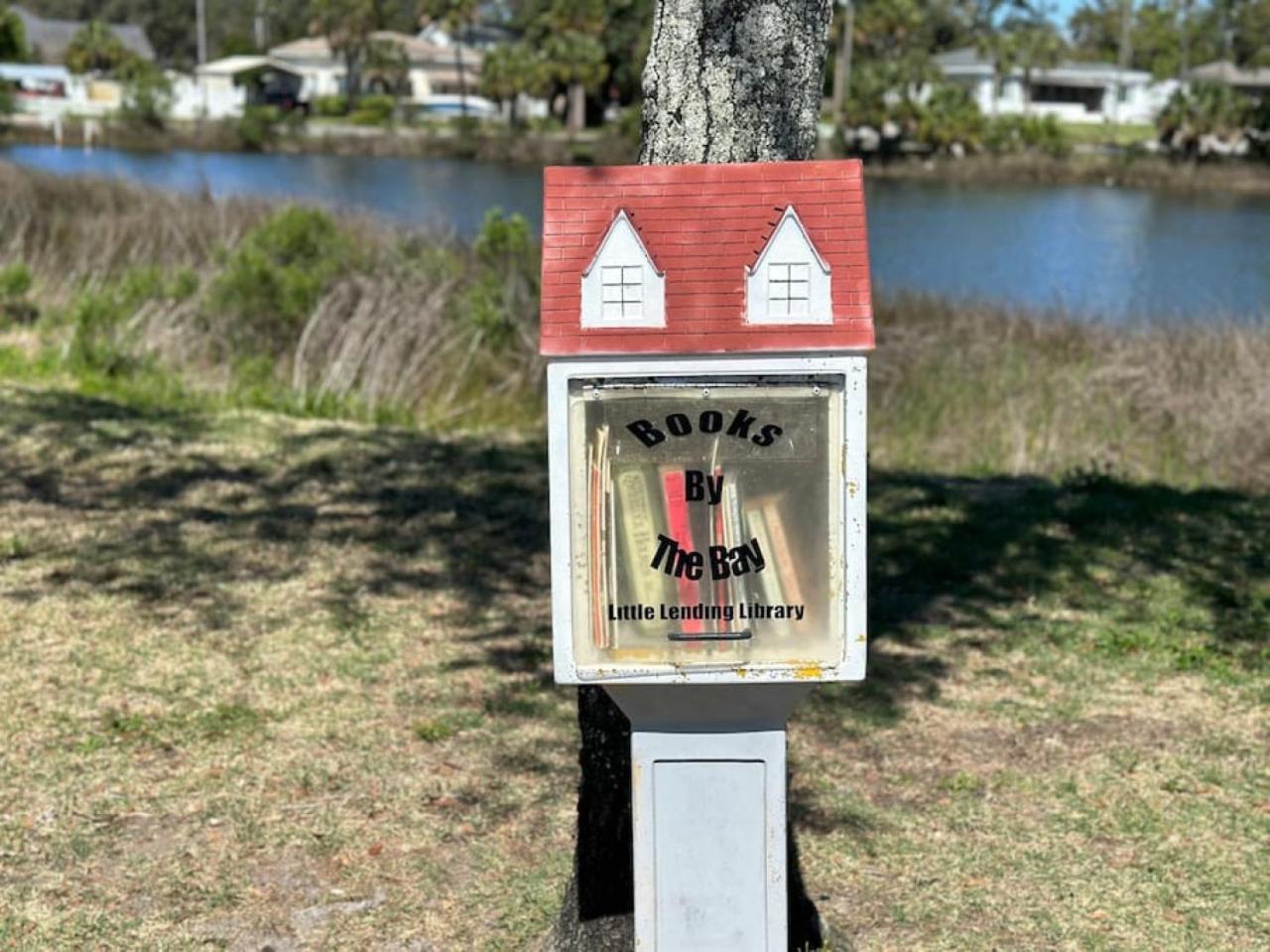 Down By The Bay W Hot Tub, 2 Blocks 2 Beaches, Game Room, Reading Nook, Dog-friendly, Historic Charm