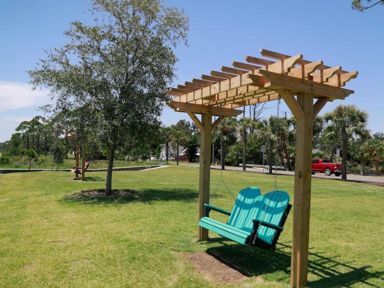 Holiday home Down By The Bay W Hot Tub, 2 Blocks 2 Beaches, Game Room, Reading Nook, Dog-friendly, Historic Charm Panama City