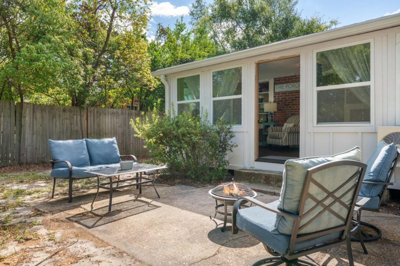 Down By The Bay W Hot Tub, 2 Blocks 2 Beaches, Game Room, Reading Nook, Dog-friendly, Historic Charm Holiday home Panama City